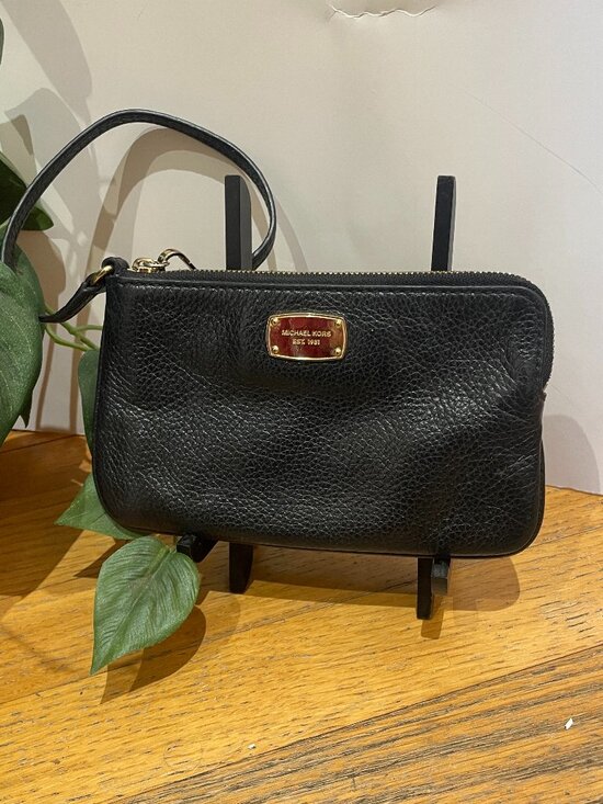 Michael Kors Handbags - Michael Kors Jet Set Black Medium Three Quarter leather wristlet